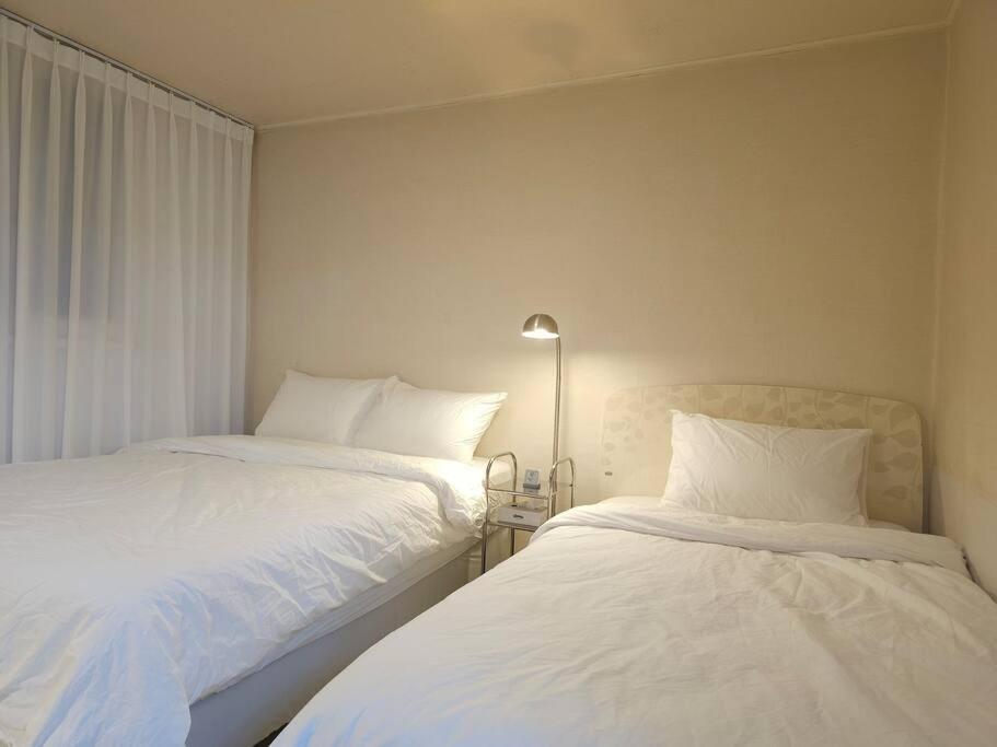 Hongdae, 10mins To Hapjeong Station, Mangwon Station, 2 3 Beds, Max 5pax Seoul